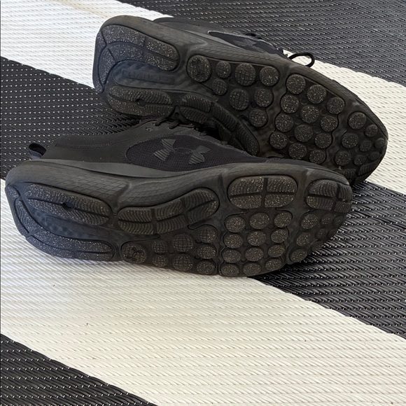 Under Armour charged Men's Black Athletic Sneakers 10 - Picture 5 of 6